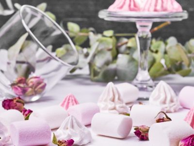 Tafel met marshmallow en cookies