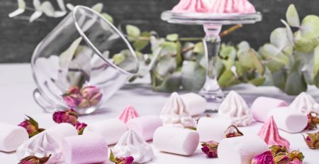 Tafel met marshmallow en cookies