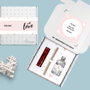 THNX Brievenbus cadeau Valentijn Romantic Pakket Geurstokjes Chocolade Hartjes