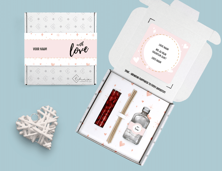 THNX Brievenbus cadeau Valentijn Romantic Pakket Geurstokjes Chocolade Hartjes