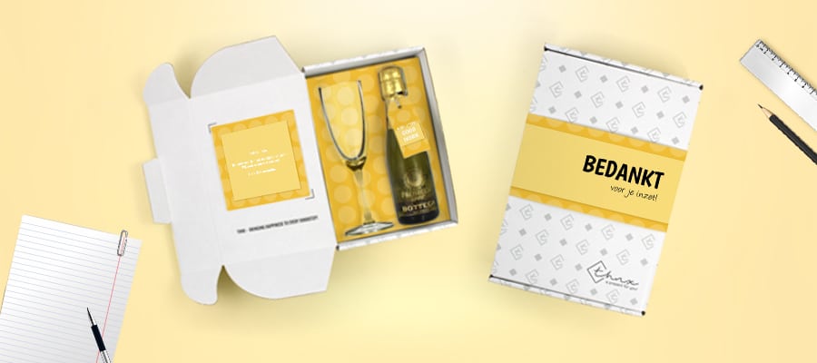 Cadeaus voor een collega met prosecco en wijnglas