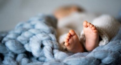 geboorte baby op een kleedje