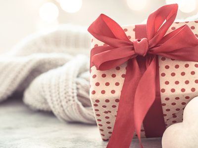 Blogafbeelding valentijn chocolade cadeaus met een strik