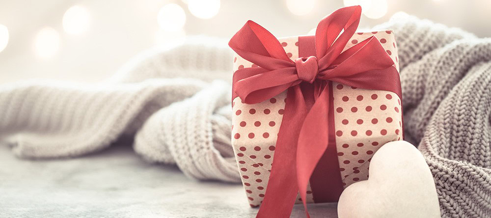 Blog image valentine chocolate gifts with a bow