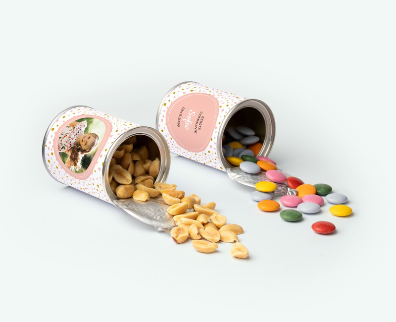 Blikje gevuld met nootjes of chocopastilles ingezet als bedankje voor lentefeest