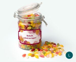 Grote snoeppot gevuld met snoep als bedankje