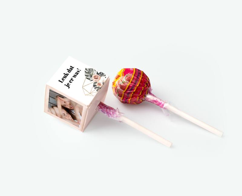 Printed lollipop box deployed as a wedding thank-you gift