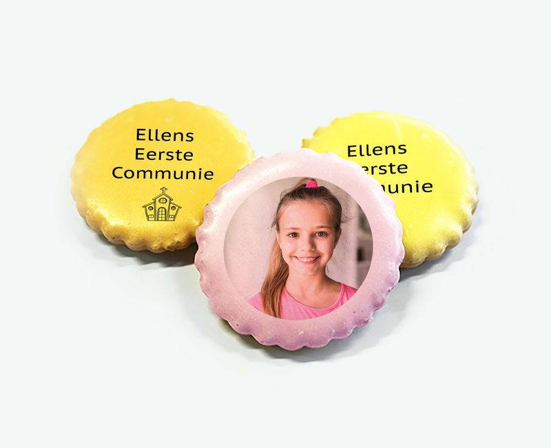 Printed licorice biscuits with photo deployed as communion thank-you gift
