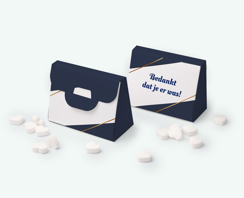 Personalised candy bags with your own design deployed as thank-you gifts