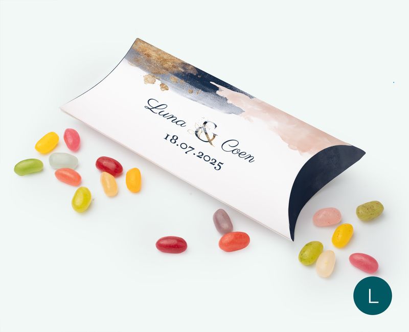 Eigen ontworpen pillowbox snoepcadeau ingezet als bruiloft cadeau