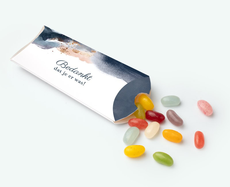 Bedrukte pillowbox trouwbedankjes gevuld met snoep