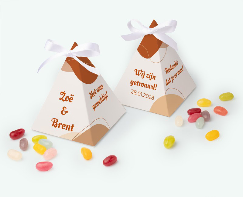 Piramidedoosje medium als snoepbedankje voor huwelijk