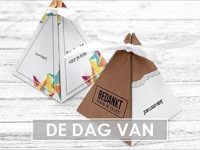 Bedankje in de vorm van een piramide gevuld met snoep
