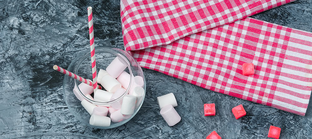 Blogafbeelding zomerse snoepbedankjes op een tafel